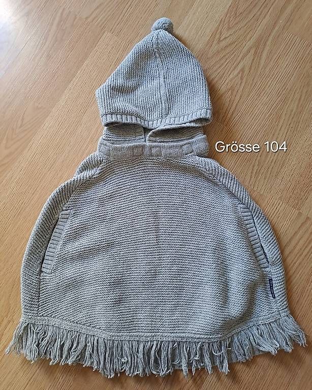 Giacche & Cappotti: Süsser Poncho mit Kaputze - Grösse 104 – Usato da Rotkreuz venduto da Blubberli1