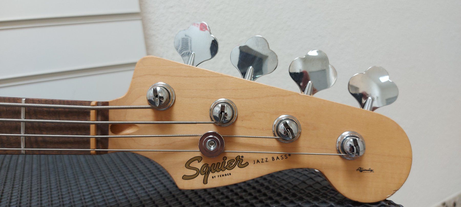 Strumenti musicali: Fender Squier Jazz e-bass frisch ab service – Usato da Glattbrugg venduto da Swissmusik 1
