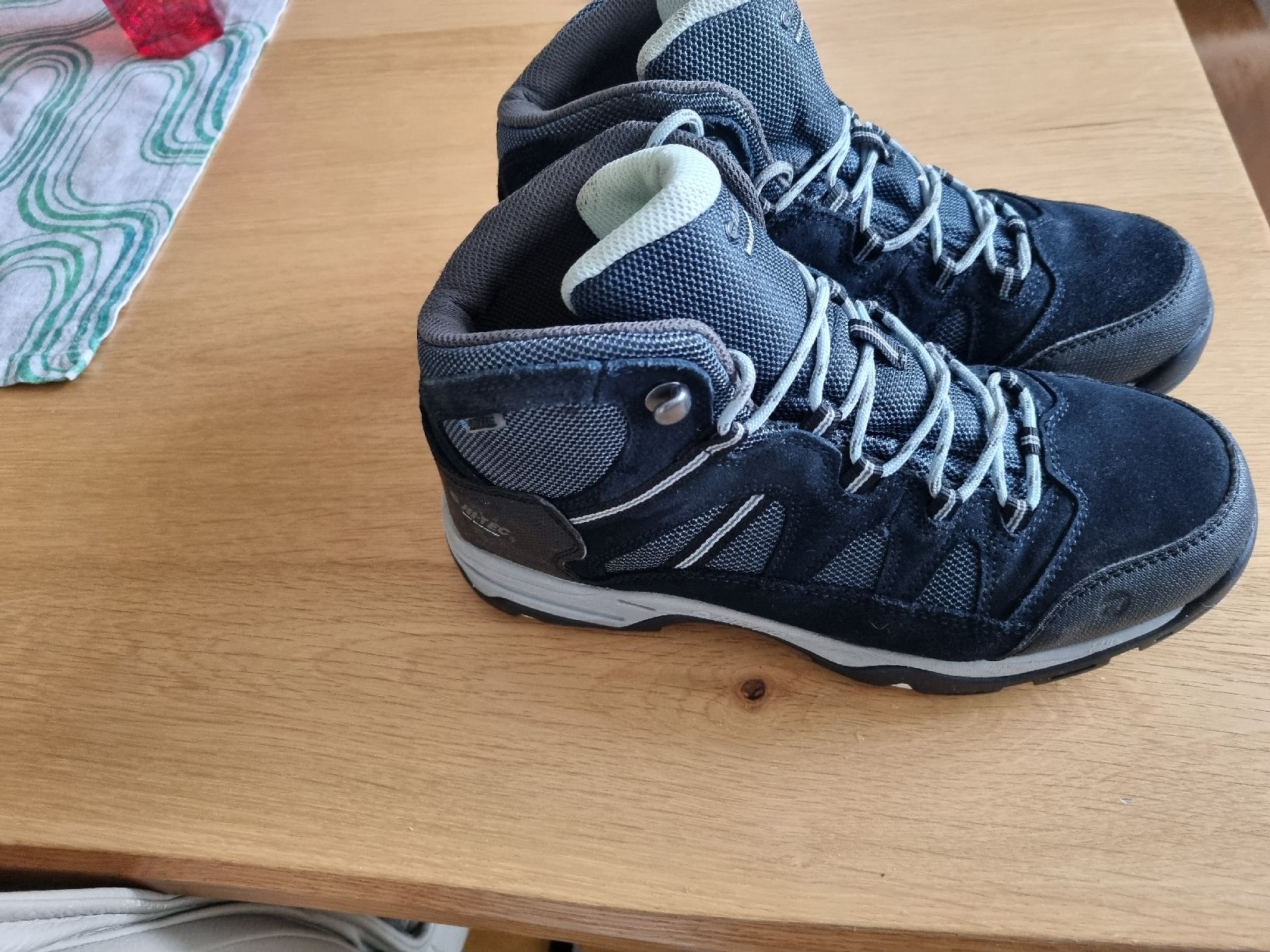 Scarpe da uomo: Wasserdichte Trekkingschuhe  Gr. 41 – Usato da Thun venduto da Vesna27 1