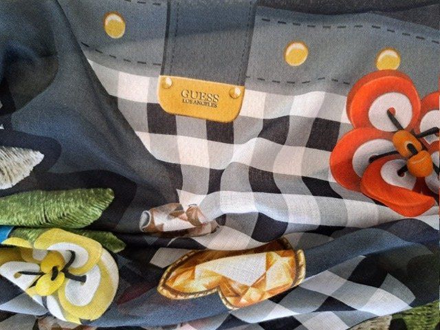 Guess Foulard & Sciarpe: schönes Tuch von GUESS – Nuovo (secondo la descrizione) da Neuhausen am Rheinfall venduto da mariess 3