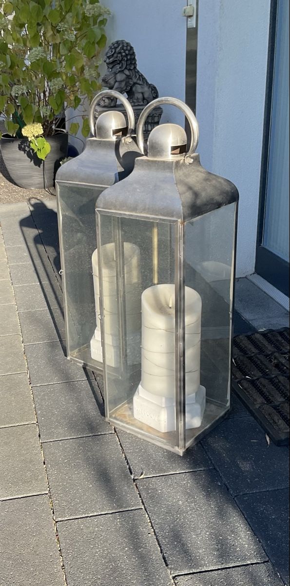 Lanterne: 2 Grosse, robuste Laternen inkl grosse Kerzen mit Timer – Usato da Pratteln venduto da Arthband 1