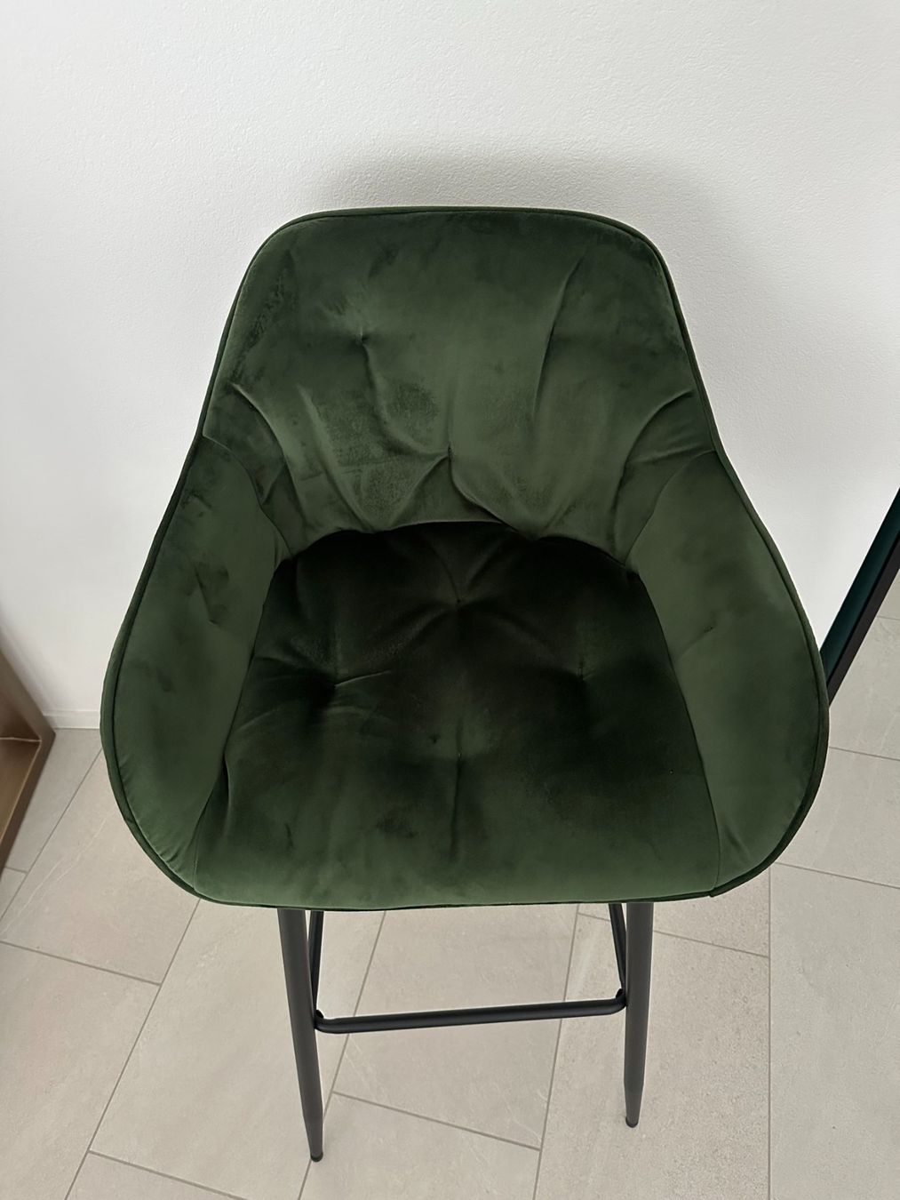 Set di tavolo e panche: Designer Bartisch Blackbone mit 2 Samt-Barhockern – Usato da Illnau venduto da Polobear 6