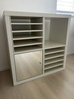 Ikea Kallax-Regal, weiss mit Fächern und Spiegeltür