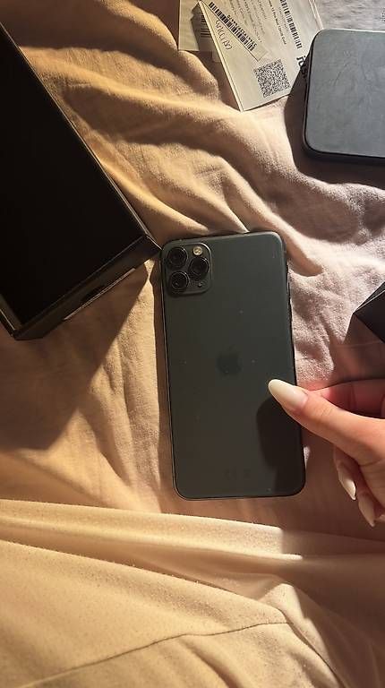 Apple Telefoni cellulari / Smartphones: Vendo Iphone 11 pro max – Usato da Sessa venduto da Thisisemma
