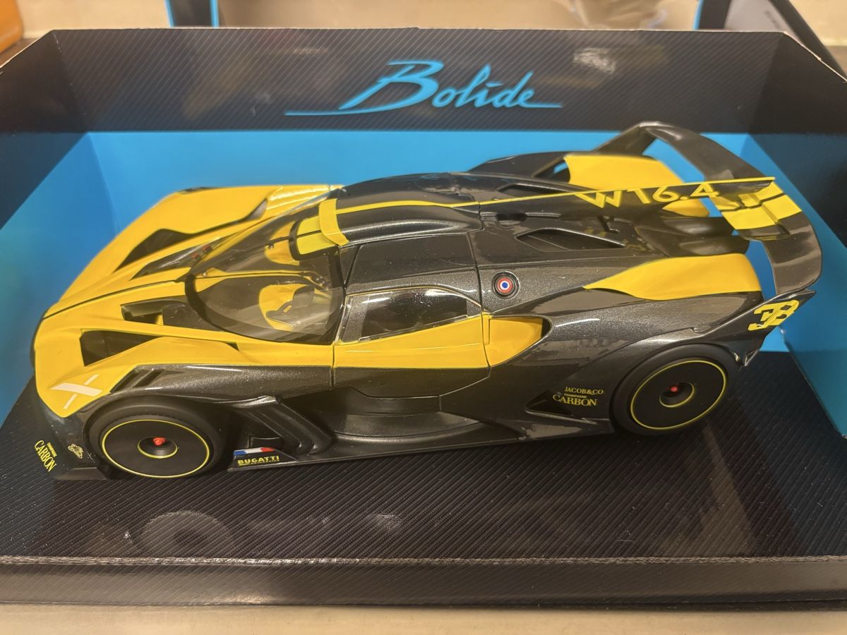 Bugatti Modellautos: Bugatti W16.4 1:18 von Bburago – Neu (gemäss Beschreibung) aus Opfikon von Cycomyco