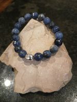 Neues Edelsteinarmband
