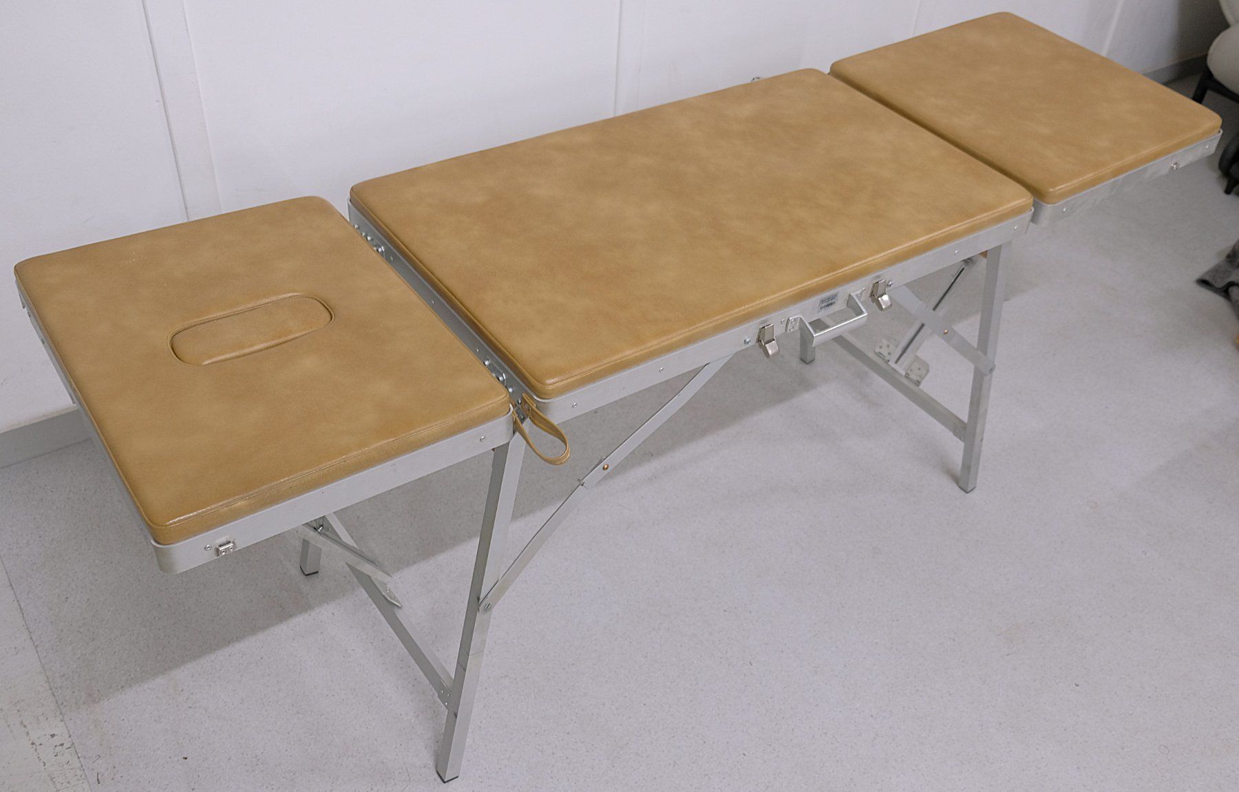 Chaises longues: Mobile Massageliege Dr. Blatter+Co Eigenbau – D'occasion à Volketswil par brockipfannenstil 2