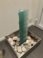 Kunstvoller Brunnen aus Glas
