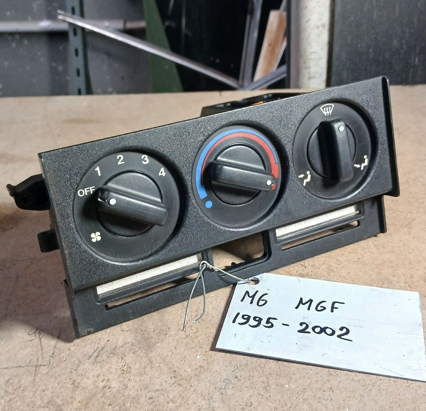 MG Tutti pezzi di ricambio auto: Commande de ventilation MG MGF  – Usato da la heutte venduto da Auto-stock
