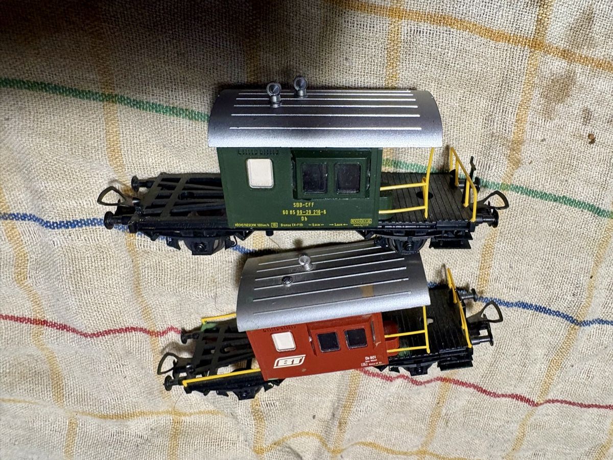 Roco Modellini di ferrovie: Roco Begleitwagen  2 Stück H0  – Usato da Balsthal venduto da hammer008 2