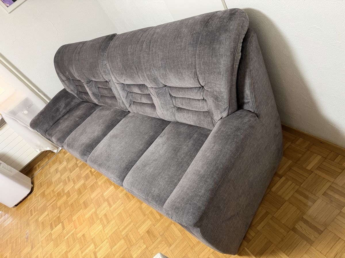 Conforama Sofas: Sofa 4-Platz grau Stoff – D'occasion à Wohlen AG par tiperio 3