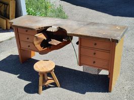 Goldschmiedtisch mit Hocker