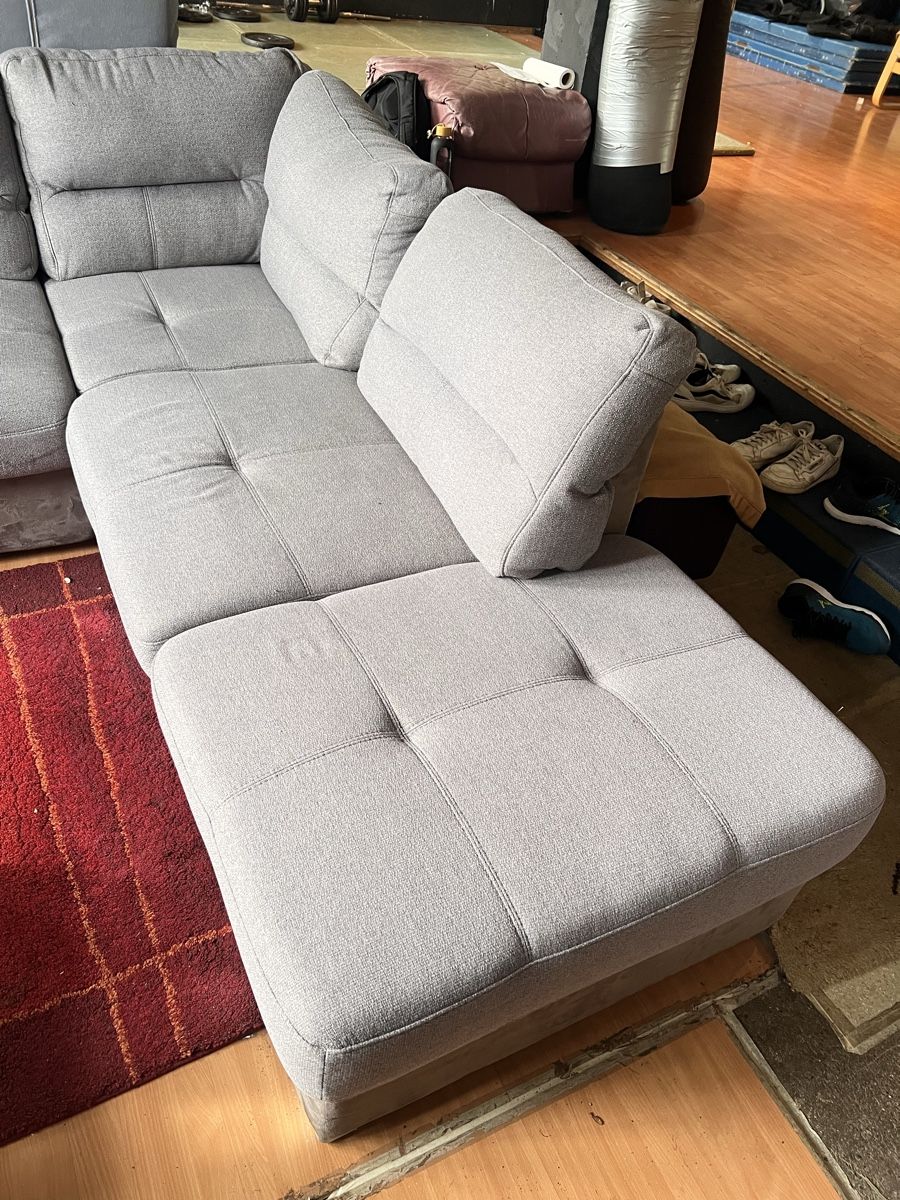 Sofas: Grosses Ecksofa mit Schlaffunktion, Grau, Top Zustand – Gebraucht aus Gelterkinden von Mystic-Spirit 1