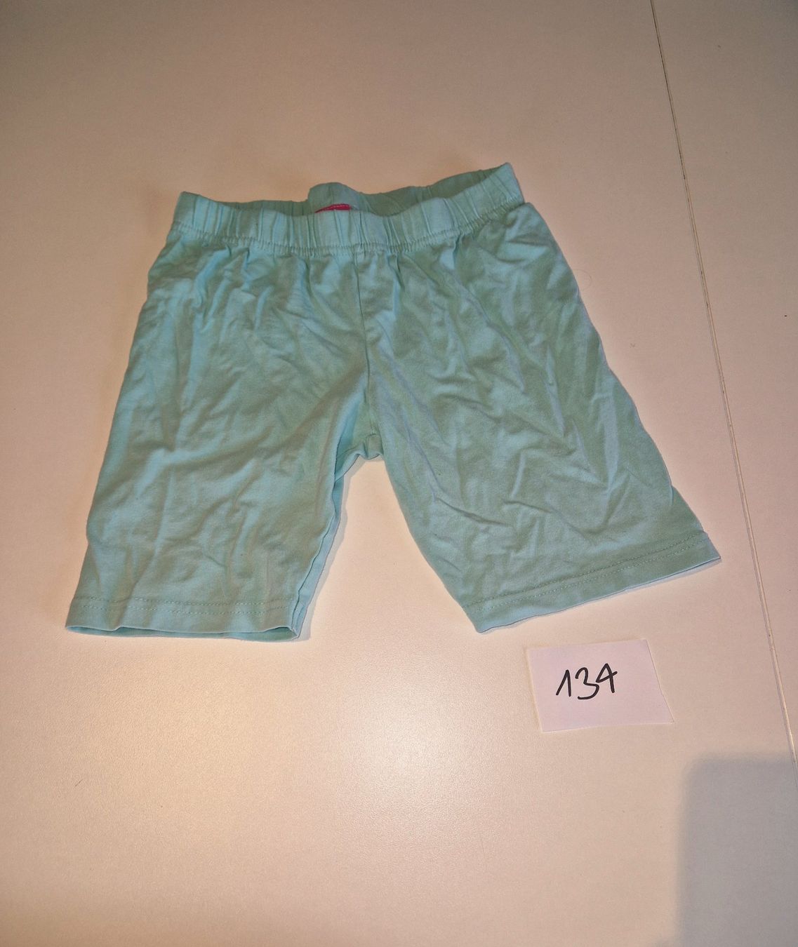 Pantaloni: kurze Hose 134 – Usato da Stüsslingen venduto da white_angel86