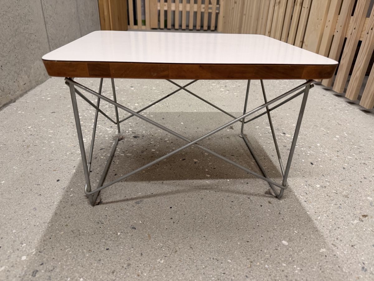 Nachttische: Vitra - Eames Occasional Table Side Table Wood Metal Wire – Gebraucht aus Männedorf von iza04