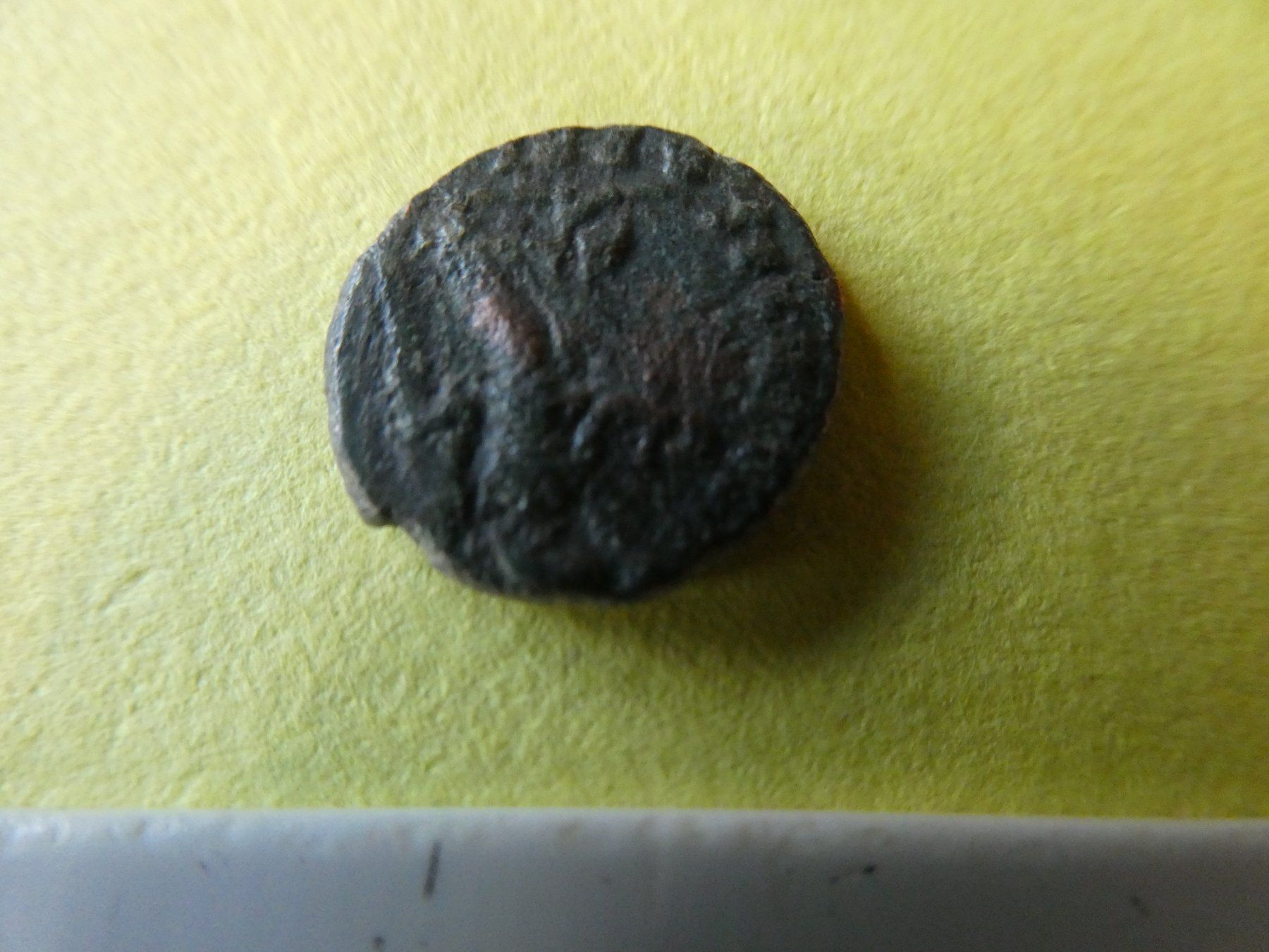 Tutti le monete: uralte Bronzemünze   14 mm     1.90 g – Usato da Hinterforst venduto da Rohusri 2