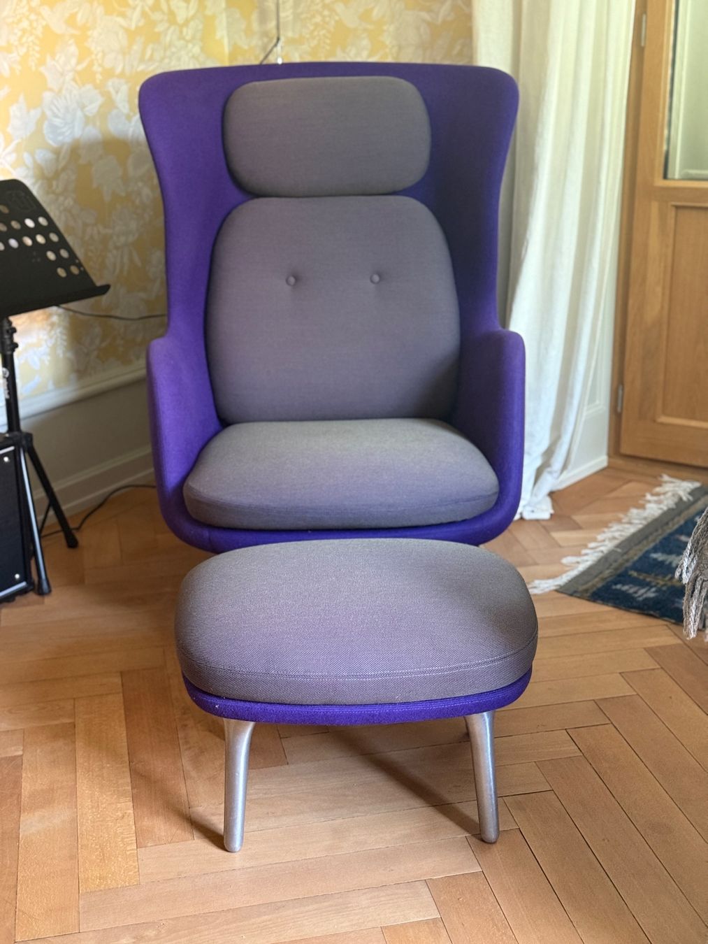 Fritz Hansen Poltrone: Fritz Hansen Ro Sessel mit Hocker – Usato da Basel venduto da astwo