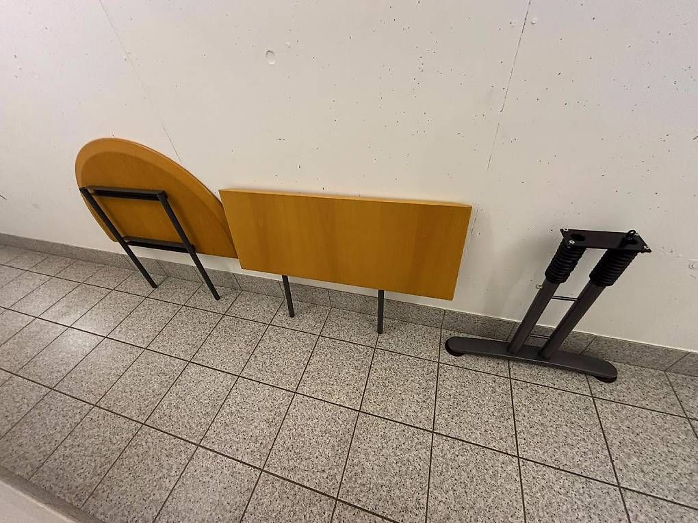 Bureaux: Bürotisch – D'occasion à Trübbach par nic_hgn9 1