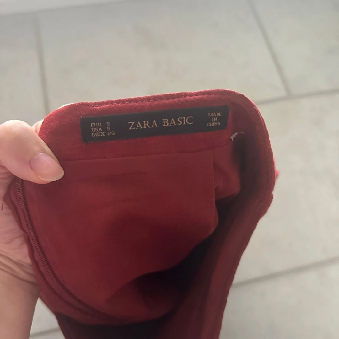 Zara Gonne: ZARA BASIC BURGUNDY SUEDE MINI SKIRT S – Nuovo (secondo la descrizione) da Zofingen venduto da JumpInVintage 2