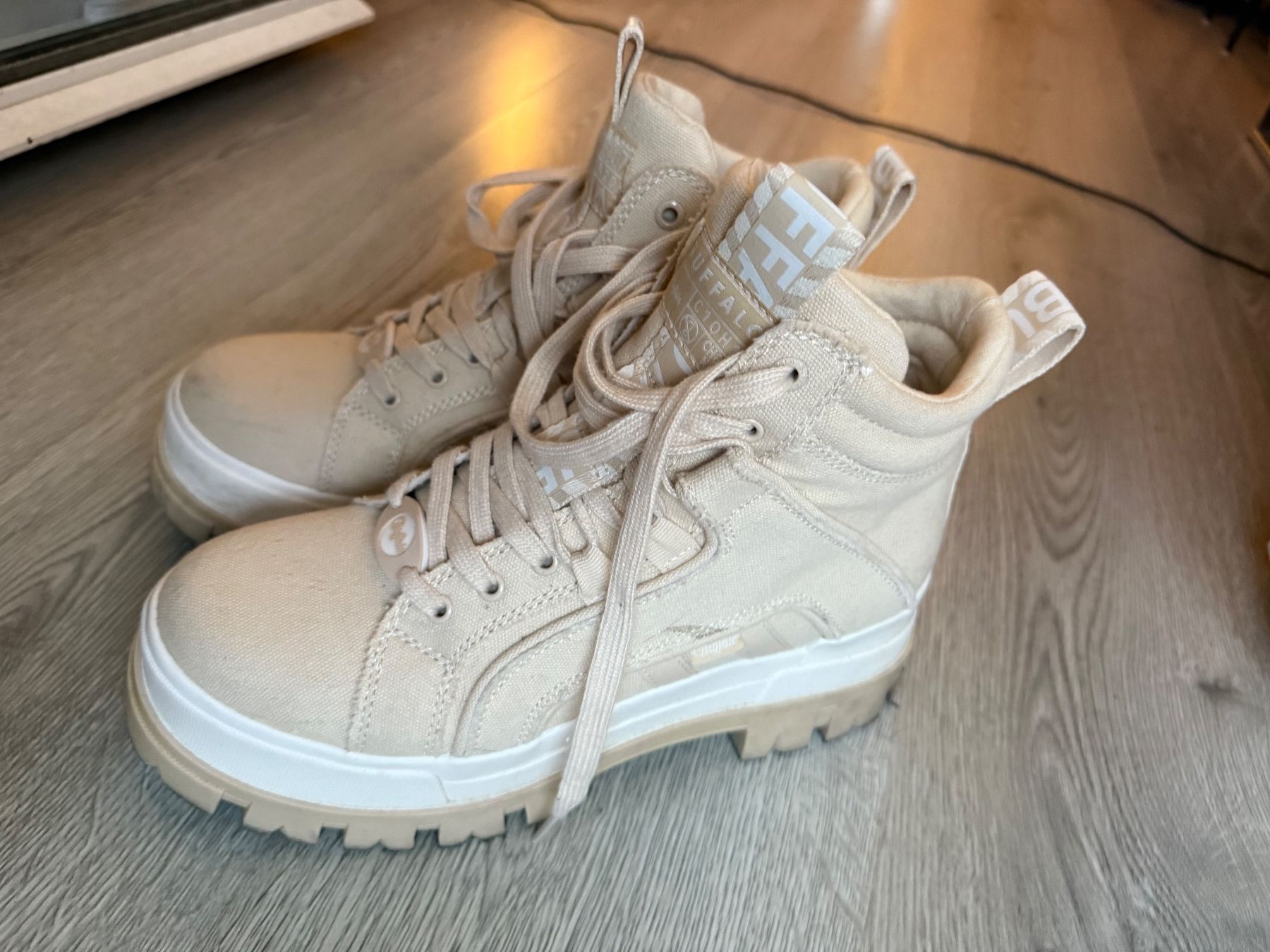 Buffalo Scarpe da donna: Buffalo High Top Sneaker Beige, Grösse 41, Canvas Style – Usato da Visp venduto da domigx 2