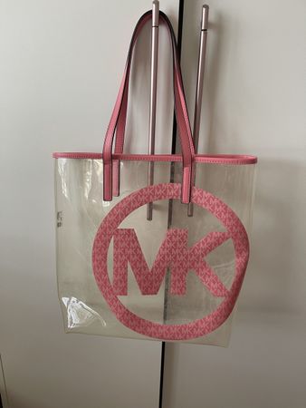 Michael Kors Transparente mit  Rosa Akzente!
