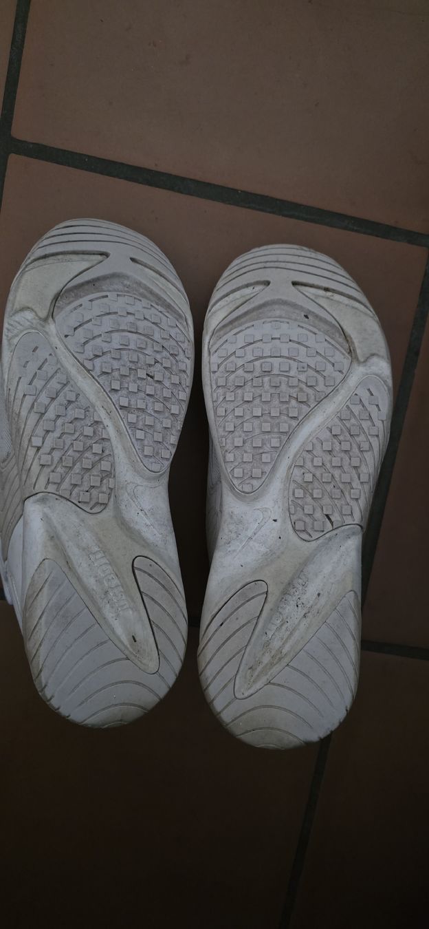 Scarpe da uomo: Nike Air Zoom 2000 Grösse 43 – Usato da Nuglar venduto da Danivenividiundeasy 4