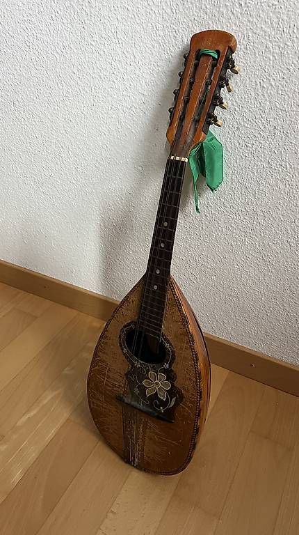 Strumenti musicali: Alte Mandoline mit Perlmutt-Intarsien – Difettoso da Horw venduto da Belowzero0