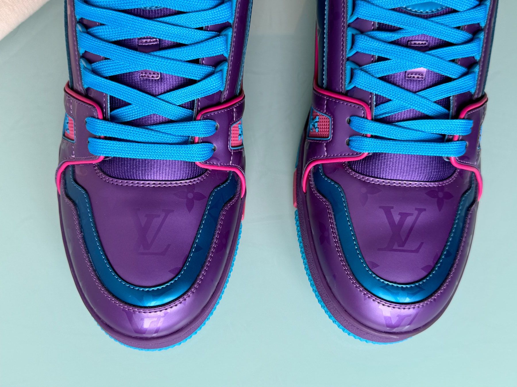 Louis Vuitton Scarpe da uomo: LOUIS VUITTON Lv Trainer Glänzendem Monogram Sneaker 44 NEUE – Nuovo (secondo la descrizione) da Kreuzlingen venduto da kruezbiz 9