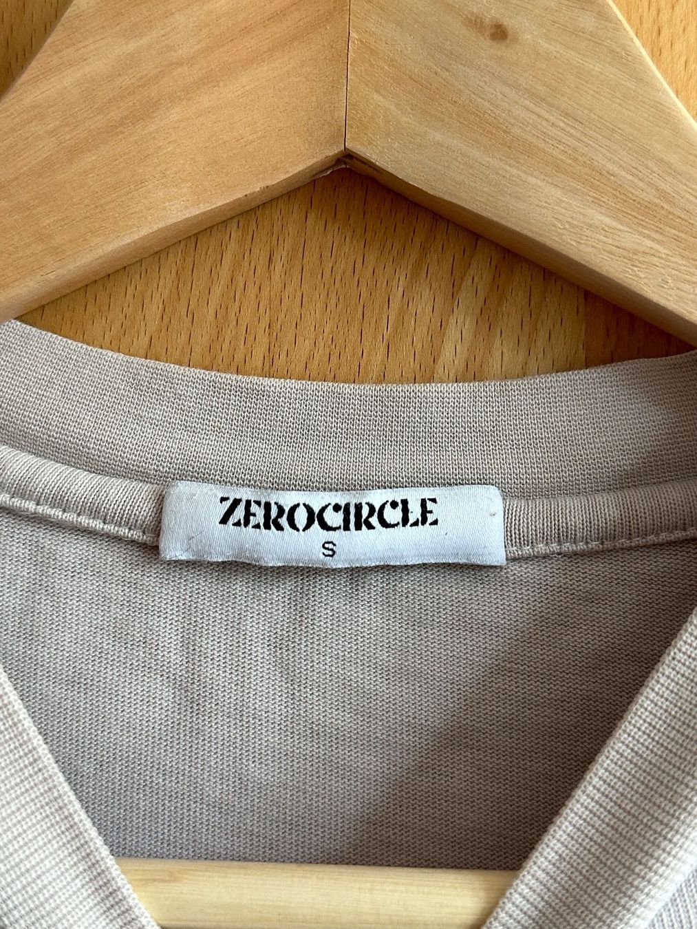 T-Shirts: Oversize Beige T-Shirt Gr. S – Gebraucht aus Schlieren von car_2bwb 1