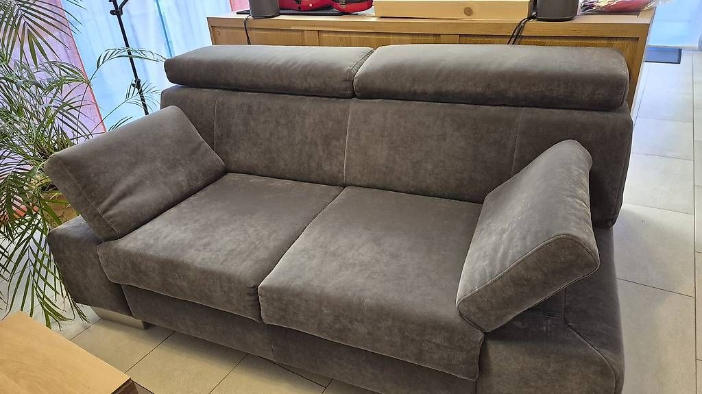 Divani: Canapé gris en microfibre longlife DIGA 2 places – Usato da Epalinges venduto da 26juin 2
