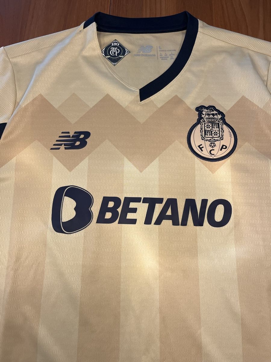 New Balance Canottiere & Pantaloni: FC Porto Auswärtstrikot – Usato da Besenbüren venduto da eri_j8j6 1