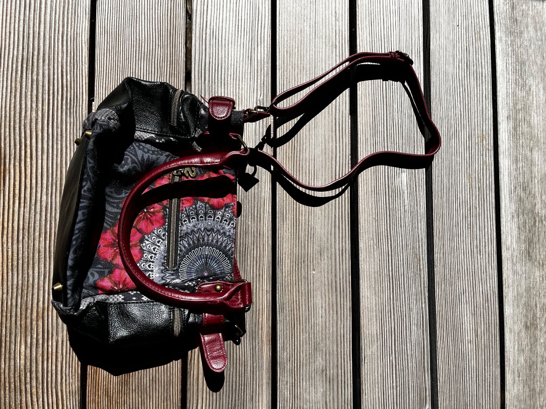 Desigual Sacs femmes: Handtasche Desigual mit Blumenmuster, gebraucht – D'occasion à Gommiswald par RiLiMa 1