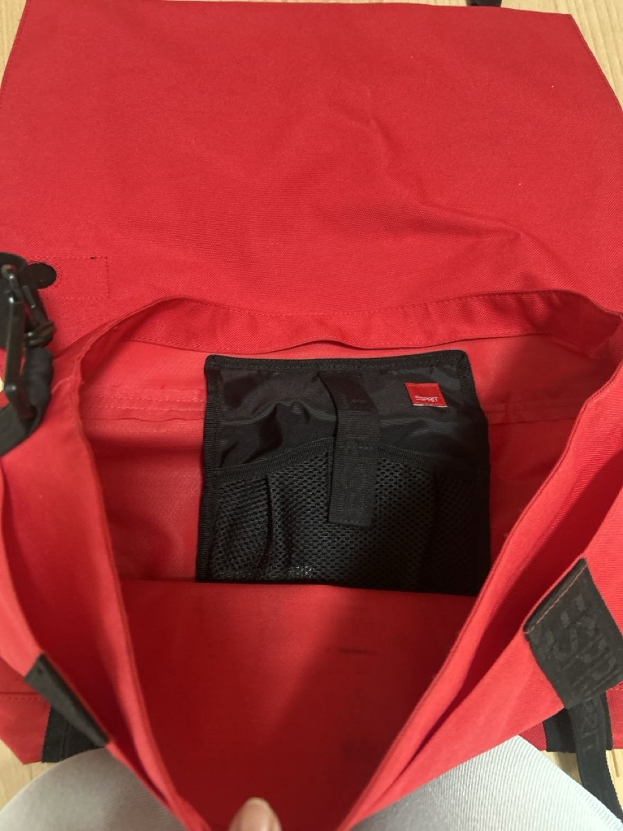 Altro in  Abbigliamento & Accessori: Sac esprit rouge pour laptop et A4 – Usato da Colombier NE venduto da mon58 4