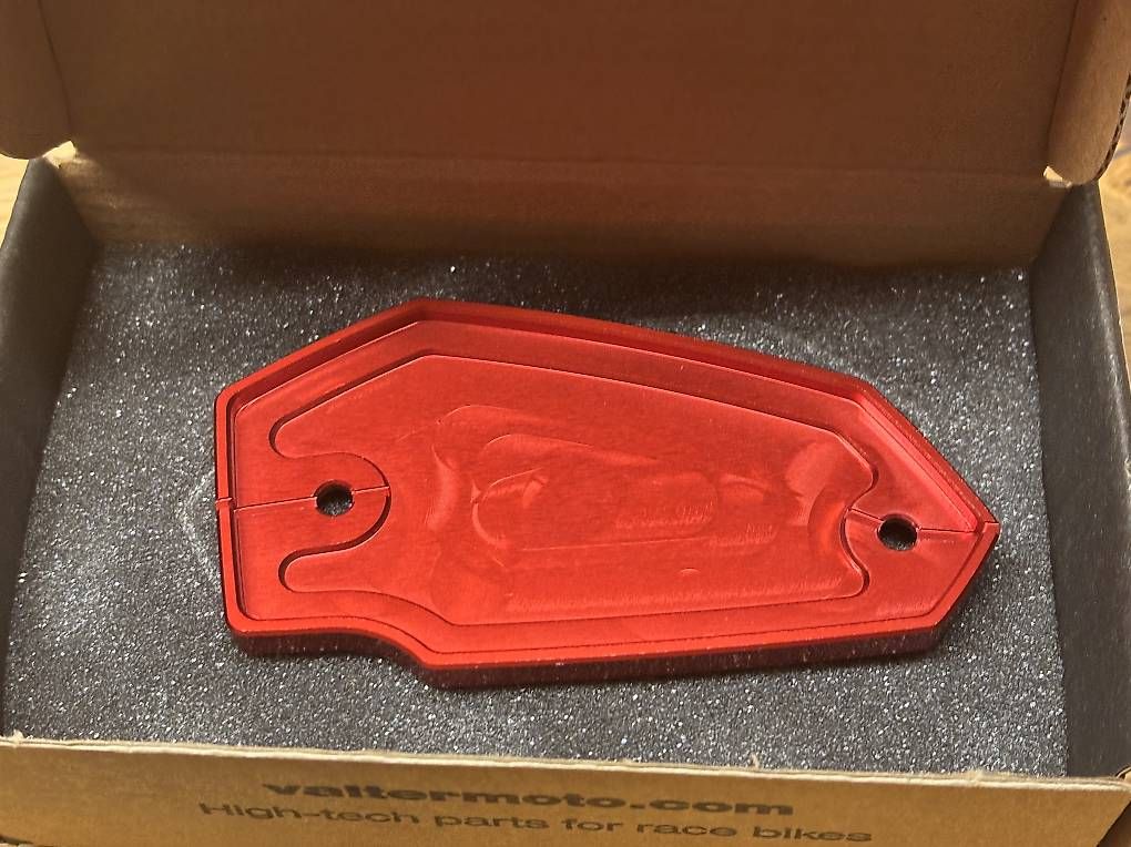 Tutti i ricambio per moto: Lightech Fluid Cover fürs Motorrad – Nuovo e nell'imballaggio originale da Ipsach venduto da Cedritschy 1