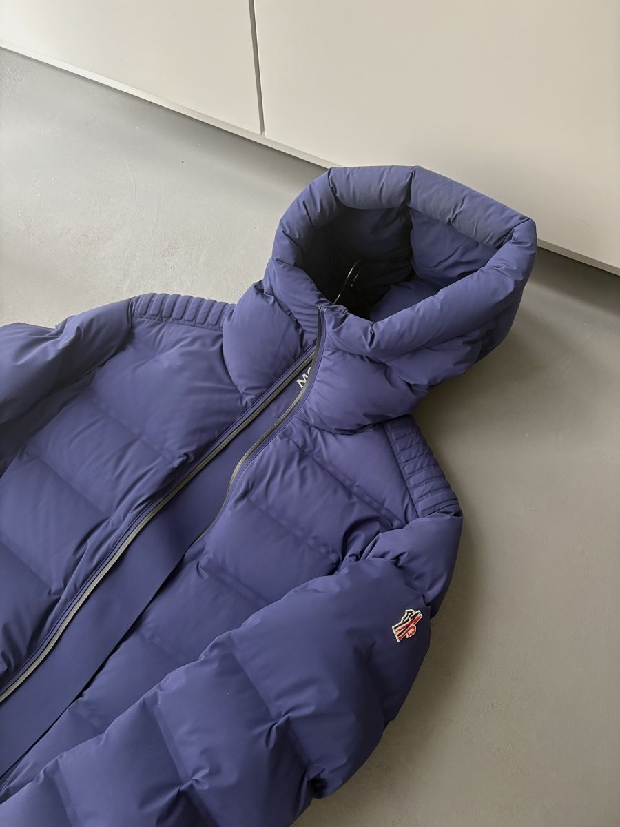 Moncler Vestes: Moncler Jacke Grenoble Blau – D'occasion à Jona par ali_w2qr