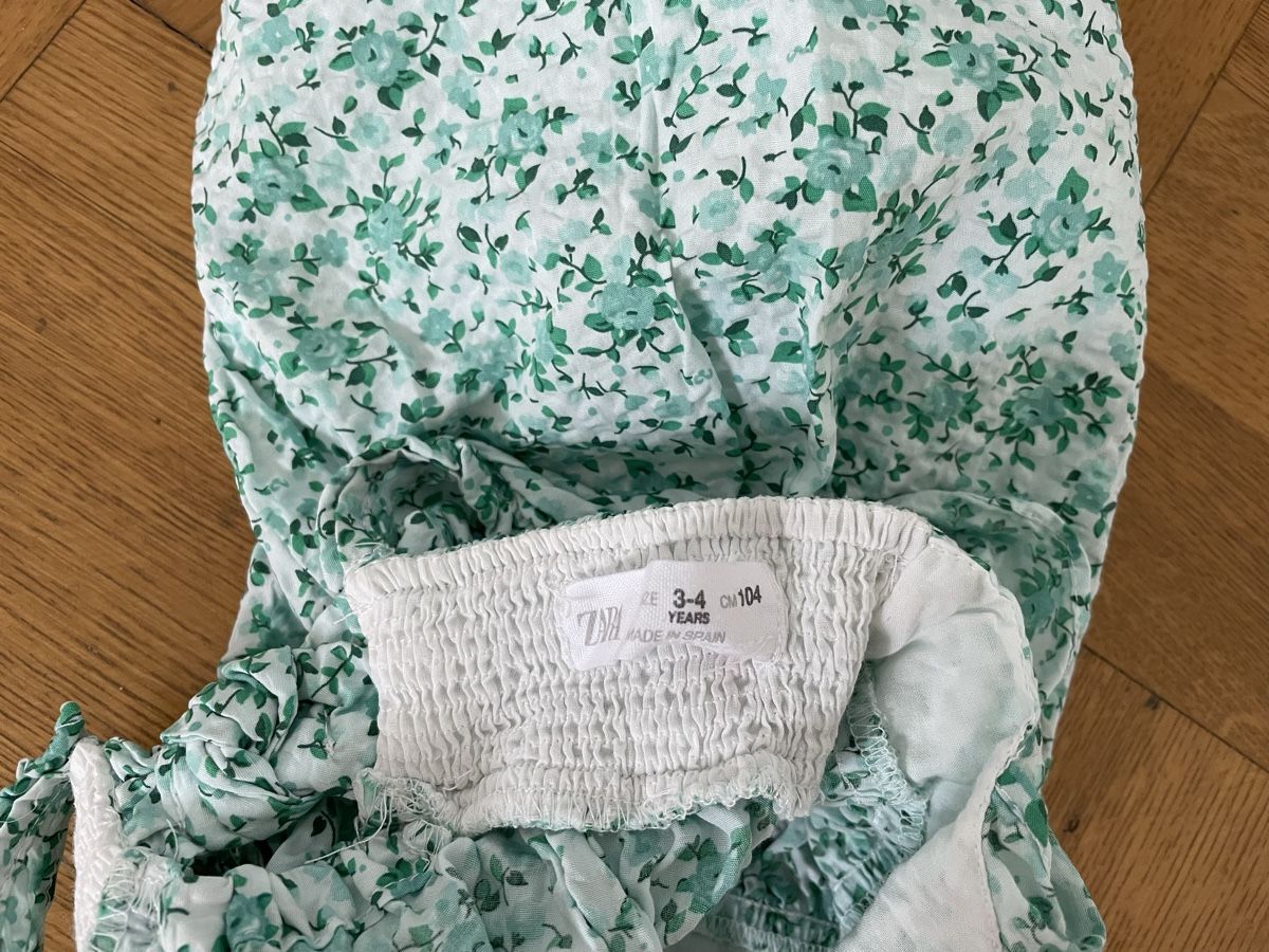 Zara Kleider & Röcke: Zara Kleid mit Blümchen Gr. 104 🪷 – Gebraucht aus Zürich von rf_fr 2
