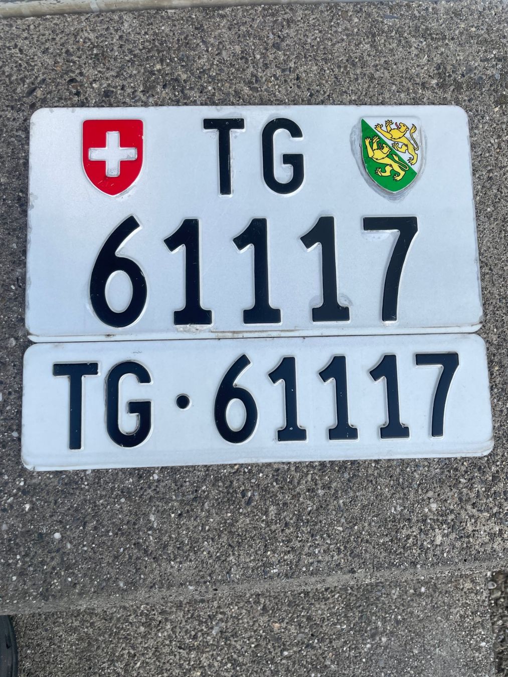 Insegne: Auto Kontrollschild TG 61117 – Usato da Aadorf venduto da Lesaautotechnik