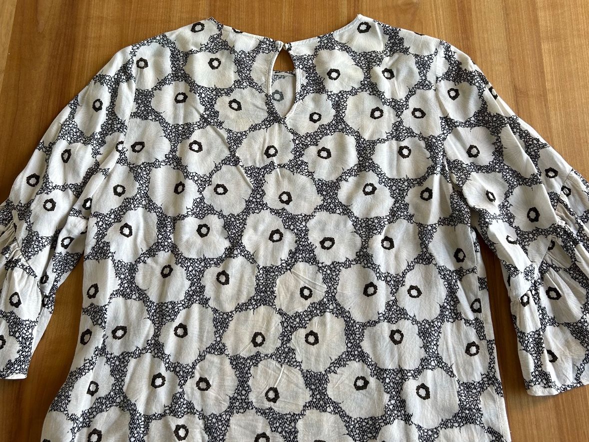 H&M Blusen: Bluse mit Blumenmuster – Gebraucht aus Schliern b. Köniz von mar_6wsv 1