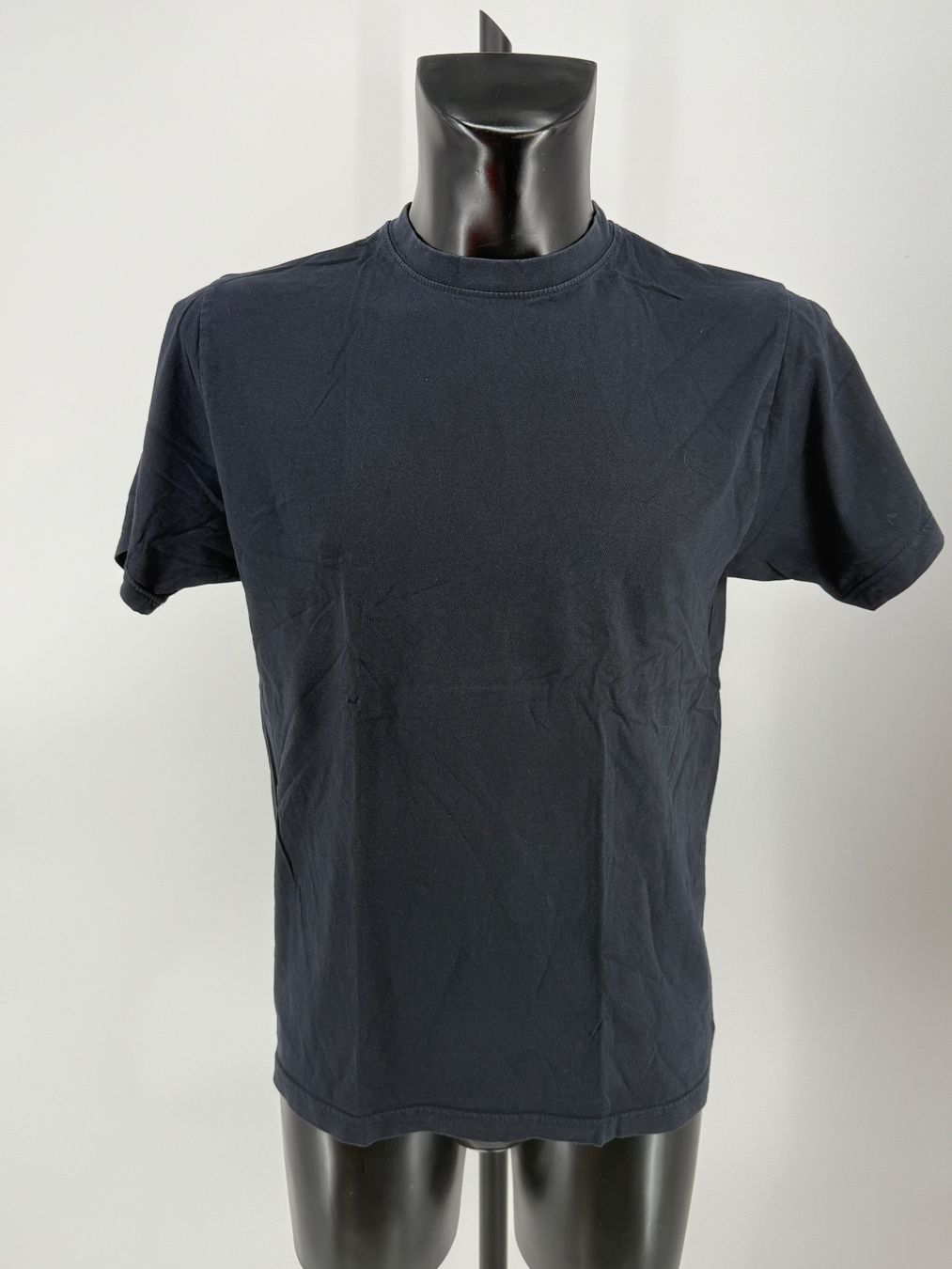 T-shirt: Basic Shirt Gr. M marine blau – Usato da Auenstein venduto da moin.