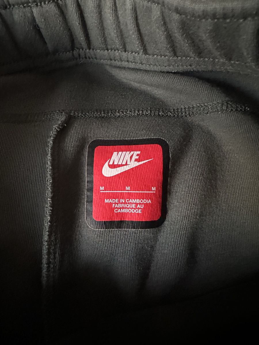 Nike Pantaloni: NIKE SPORTSWEAR TECH FLEECE – Usato da Genève venduto da rom_56hd 2