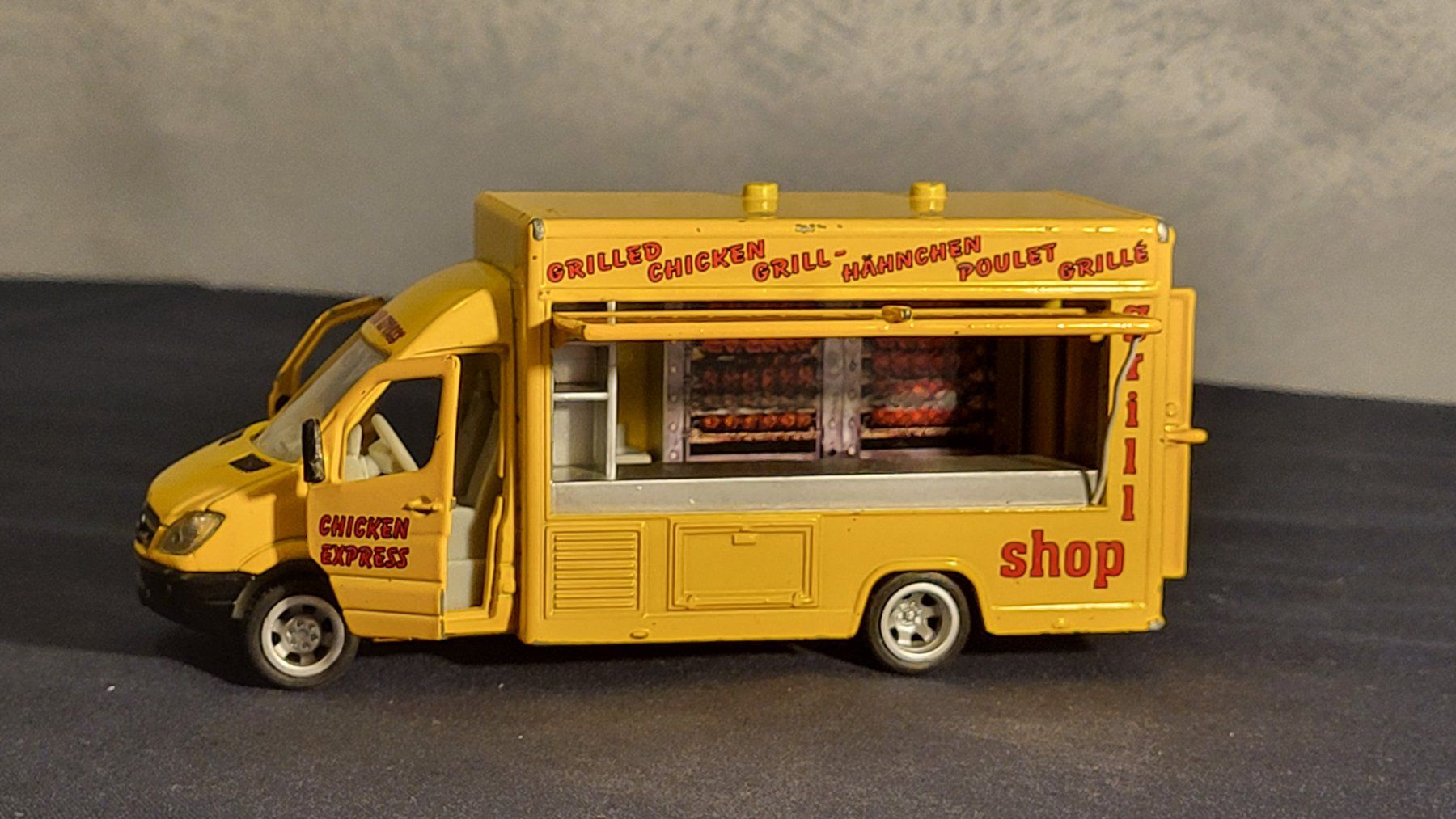 Siku Spielzeuge: Siku Lieferwagen "Chicken Express" – Gebraucht aus Uster von gurust 5