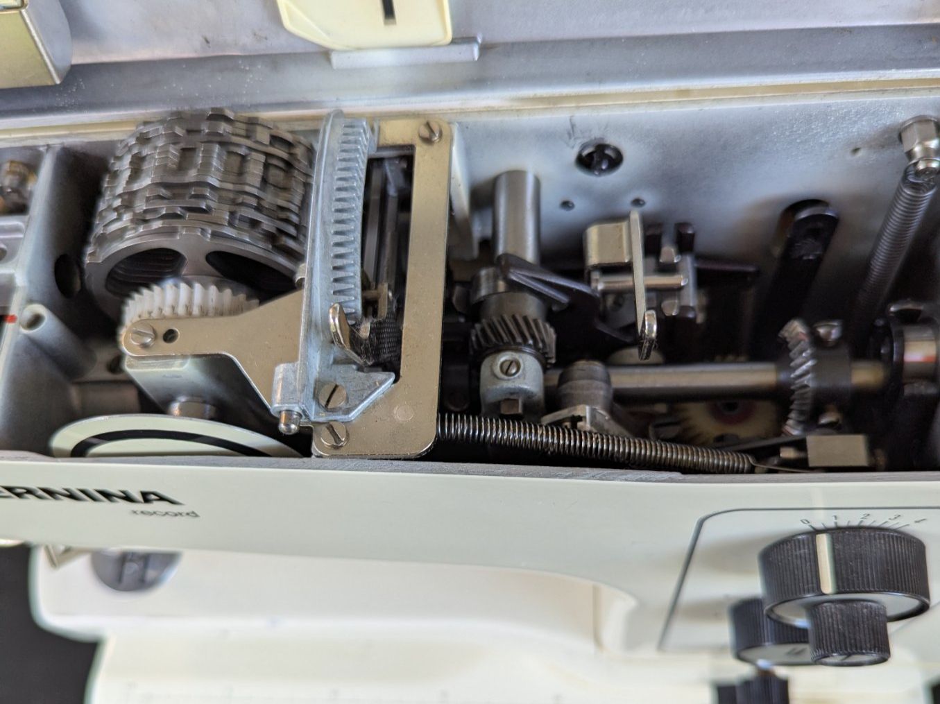 Bernina Macchine da cucire: Bernina  830 ohne Motor – Usato da Oberbipp venduto da theresiafrosch 1