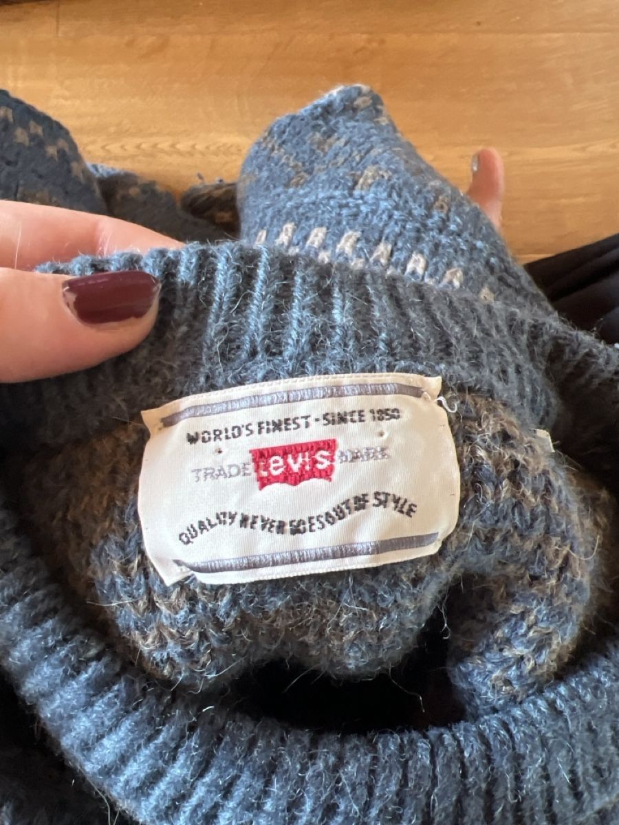 Levi's Pullover & Sweatshirts: Chunky Pullover von Levis – Gebraucht aus Näfels von nat_y6ms 1