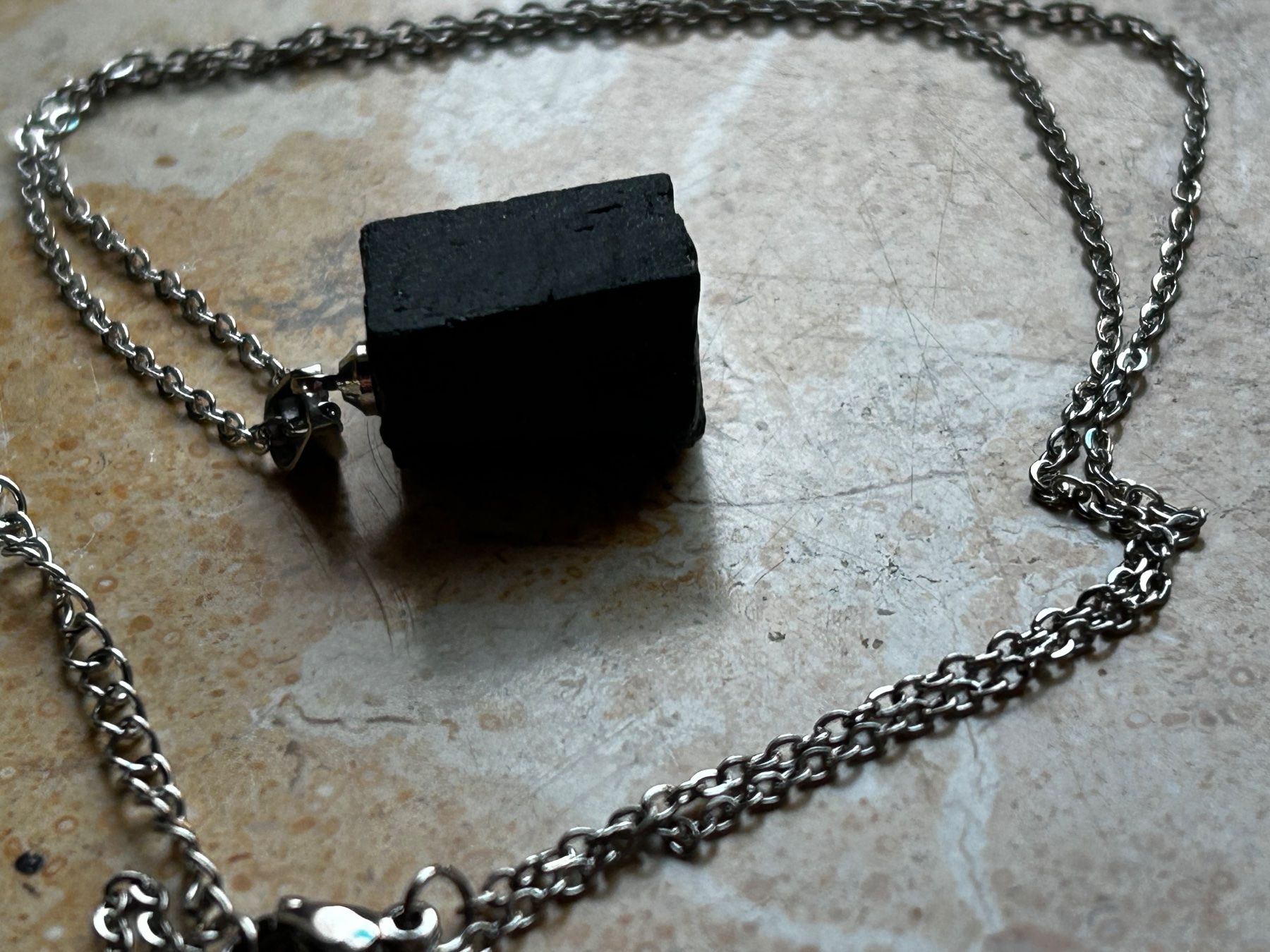 Ciondoli: Anhänger zum Schutz Black stone – Usato da Dittingen venduto da Bijoubelle