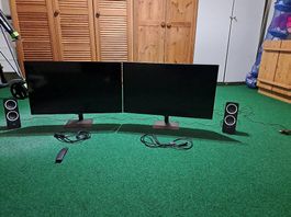 2 Samsung Monitore M7 32", Logitech Z200 Lautsprecher, KB&M