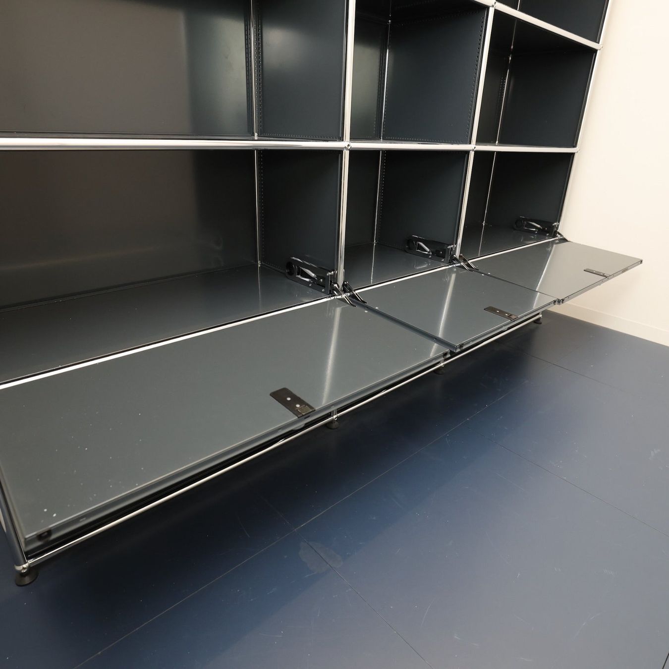 USM Scaffali: USM Haller Regal 3x6 Anthrazit 200x210x35cm – Usato da Affoltern am Albis venduto da Zapro 4