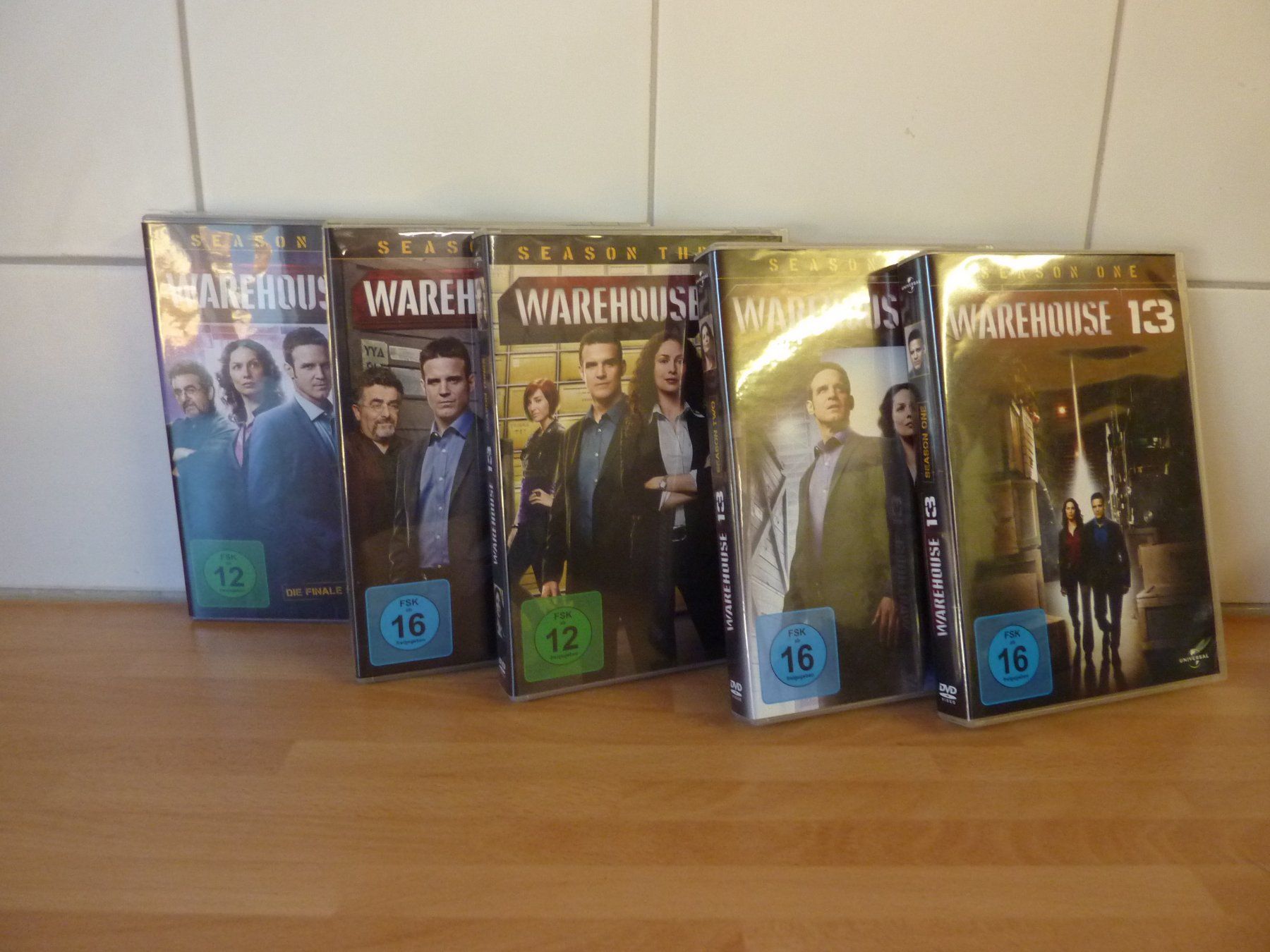 Tutti i DVDs: Warenhouse 13 Staffel 1 - 5 – Usato da Niederscherli venduto da Zahnd1