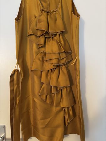 Kleid senfgelb Grösse 36 Volants Seidenstoff gebraucht