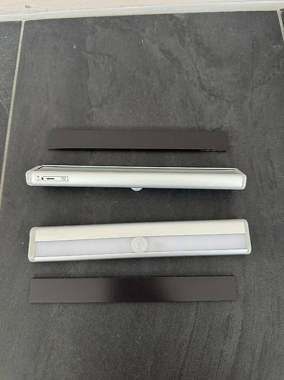 Lampes: LED Motion Sensor Cabinet Lights – D'occasion à Cham par fin_58ll