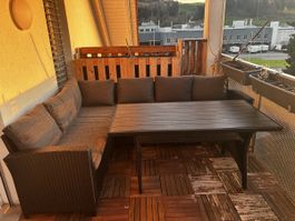 Tolle Rattan Lounge Set mit Tisch